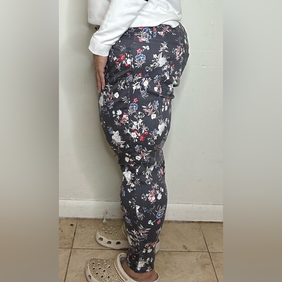 Lane Bryant Garden Floral Print Jeans Size 24 - Picture 3 of 4